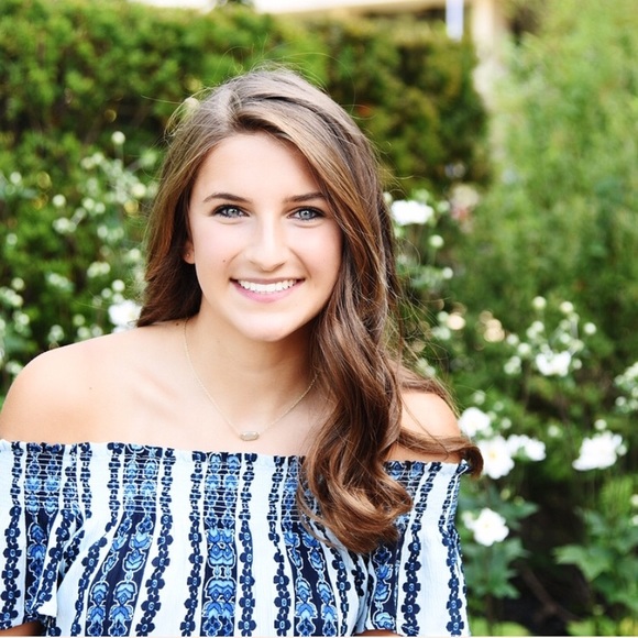 Meet your Posher, Stephanie - Picture 1 of 1